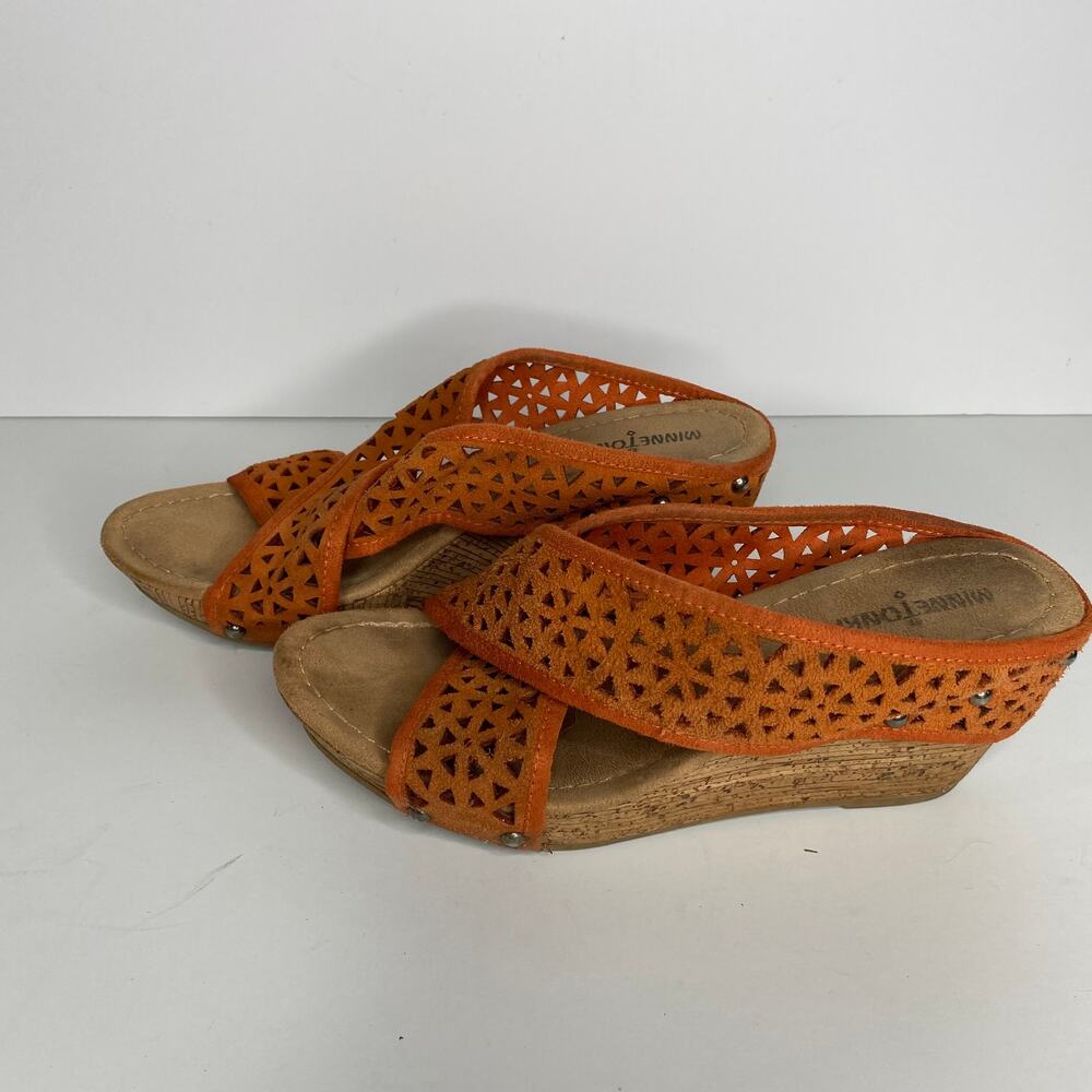 Minnetonka Lainey Laser Cut Suede Wedges Size 8